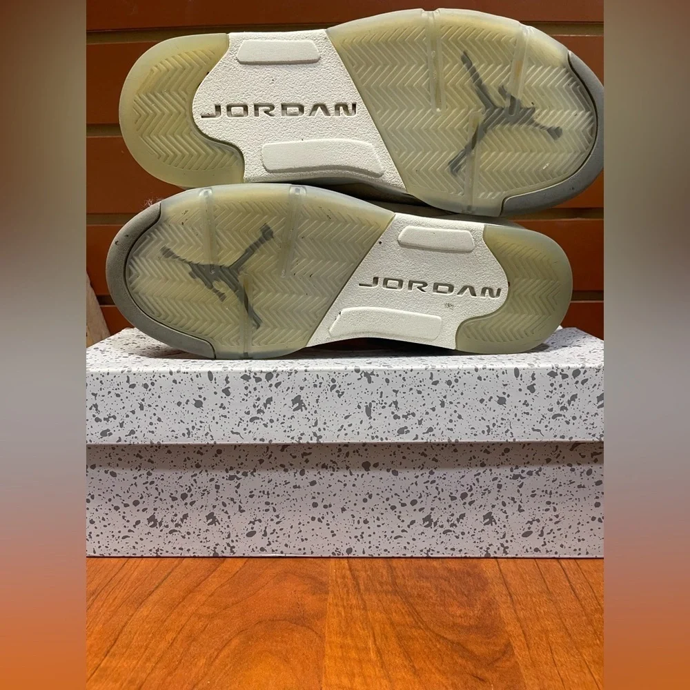 Jordan Sneakers in Gray and Orange